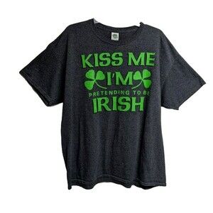 Lucky Kiss Me I'm Irish T-shirt Men Size XL Blue Navy Top Crew Neck Tee X-Large